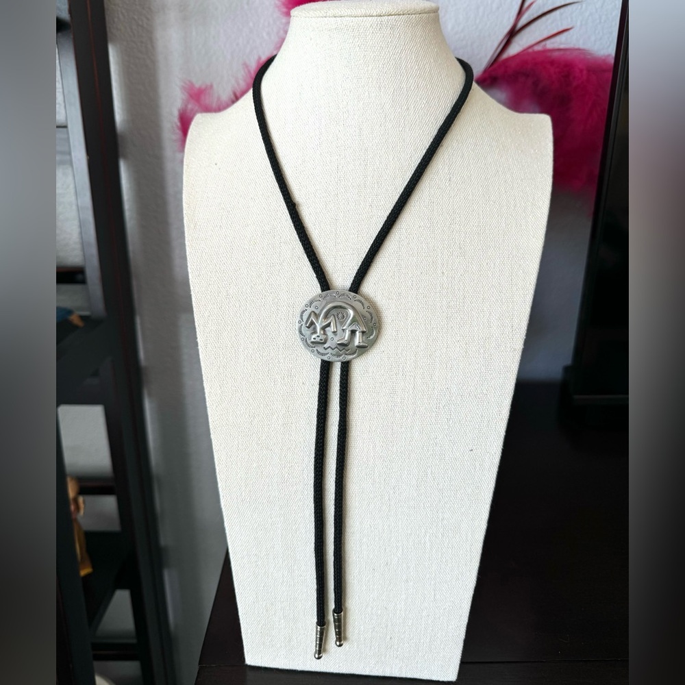 Vintage 1988 Metal Southwestern Silver Pewter Bolo Tie Necklace